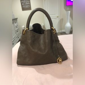 Louis Vuitton Artsy MM